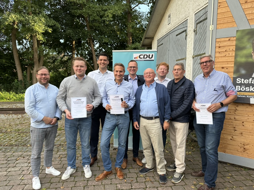 (v.l nach rechts): Stellv. Vorsitzender Kilian Schmale, Leon Zacharias, Landratskandidat Mirco Schmidt, Brgermeisterkandidat Stefan Bske, Stadtverbandsvorsitzender Ronald Abrock, Rolf Siekmann, Fraktionsvorsitzender Ren Siekmann und Wilhelm Ludewig